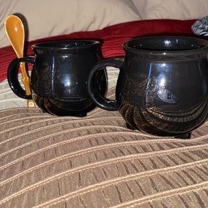 Set of 2 Harry Potter footed Cauldron Mugs with spoon. 1 spoon missing